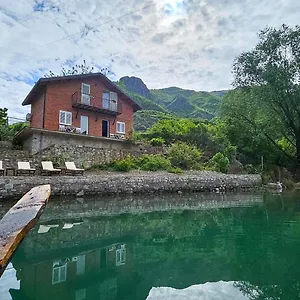 Guest house Borealis, Koman